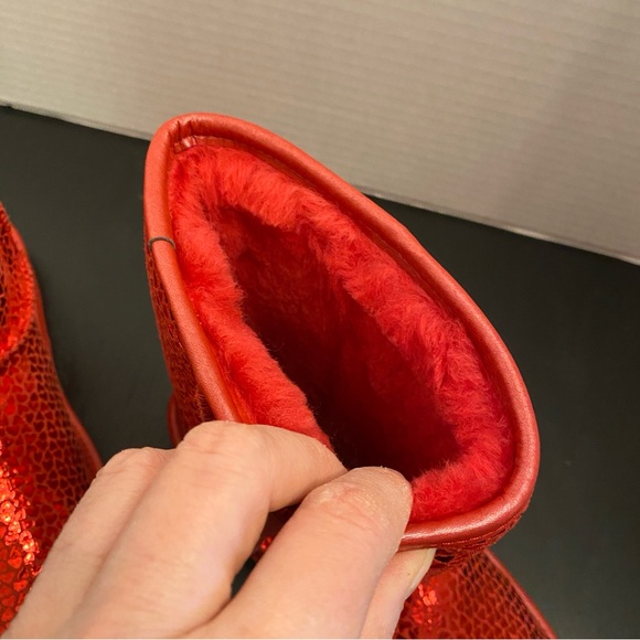 UGG New Girls 3 Classic II Gel Hearts Boots Red Sparkle Plush - Picture 8 of 11